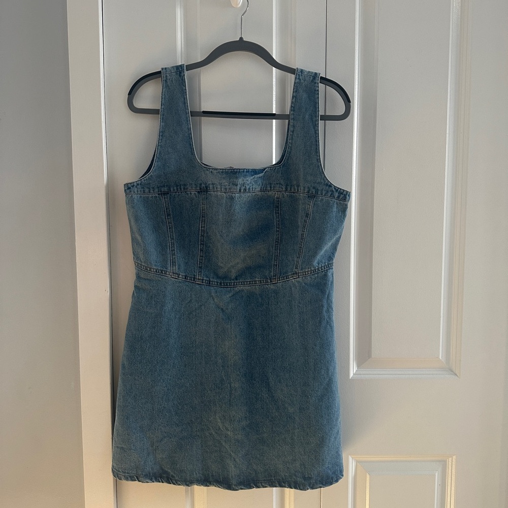 Lulu’s denim dress